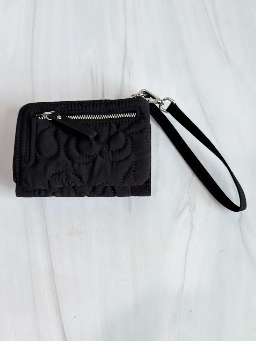 VERA BRADLEY QUILTED WRISTLET WALLET BLACK COMPACT EFFORTLESS CASUAL CHIC
